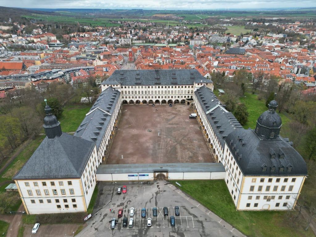 Schloss Friedenstein ist eine 1643 errichtete frühbarocke Schlossanlage.