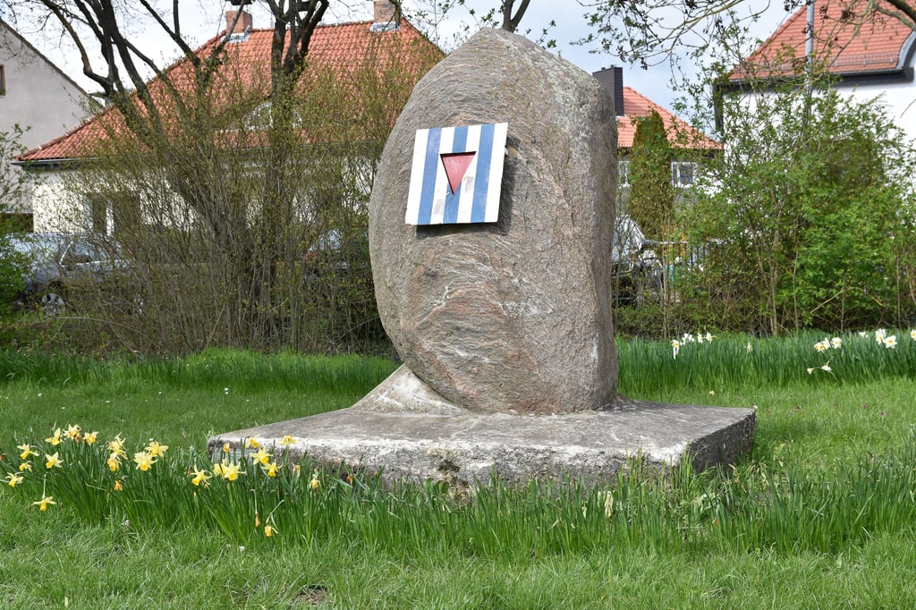 Ein Blick auf den Gedenkstein am Karl-Liebknecht-Platz in Magdeburg.