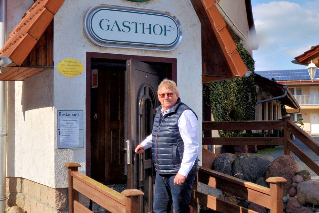 Peter Schondelmaier steht nach der Wiedereröffnung seines Restaurants in Oschersleben vor neuen Problemen. So musste er etwa auf den Anstieg der Lebensmittelpreise reagieren.