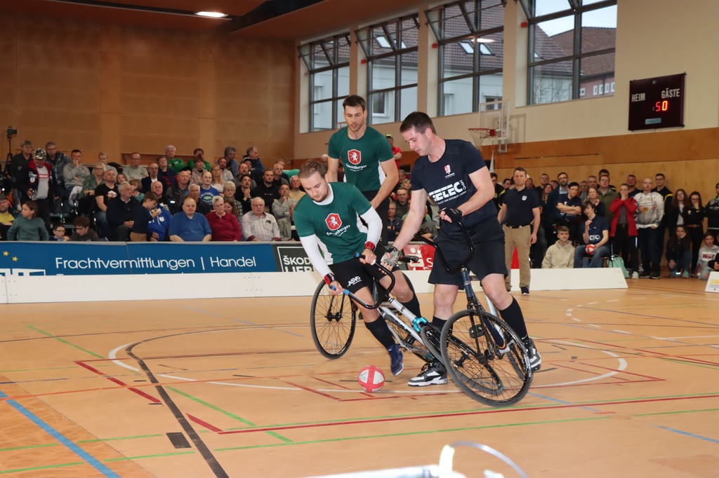 Szene beim Radball-Weltcup in Sangerhausen.