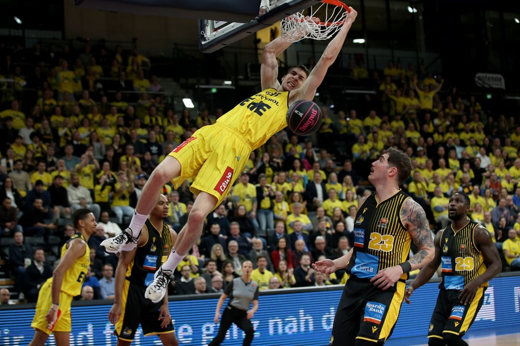 Oldenburgs Alen Pjanic beim Dunking.