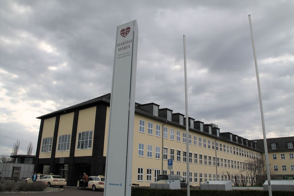 Das Krankenhaus in Halle-Dölau hat über 500 Betten und rund 1.300 Mitarbeiter.