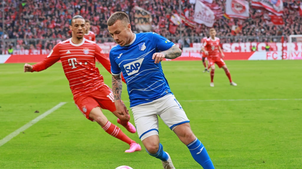 Angelino im Spiel gegen den FC Bayern München.
