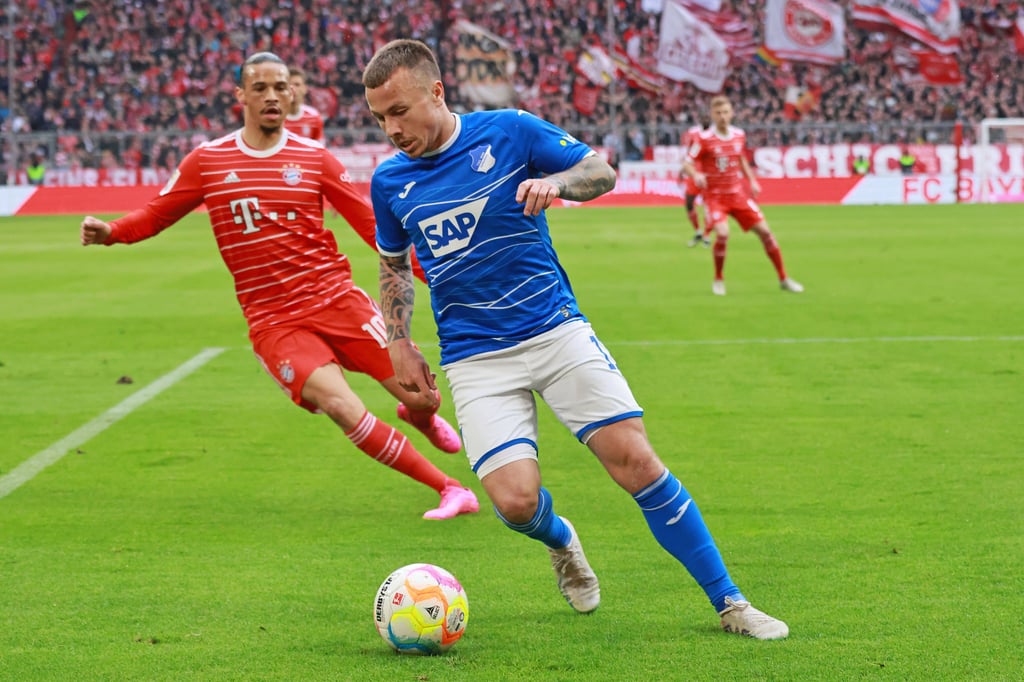Angelino im Spiel gegen den FC Bayern München.