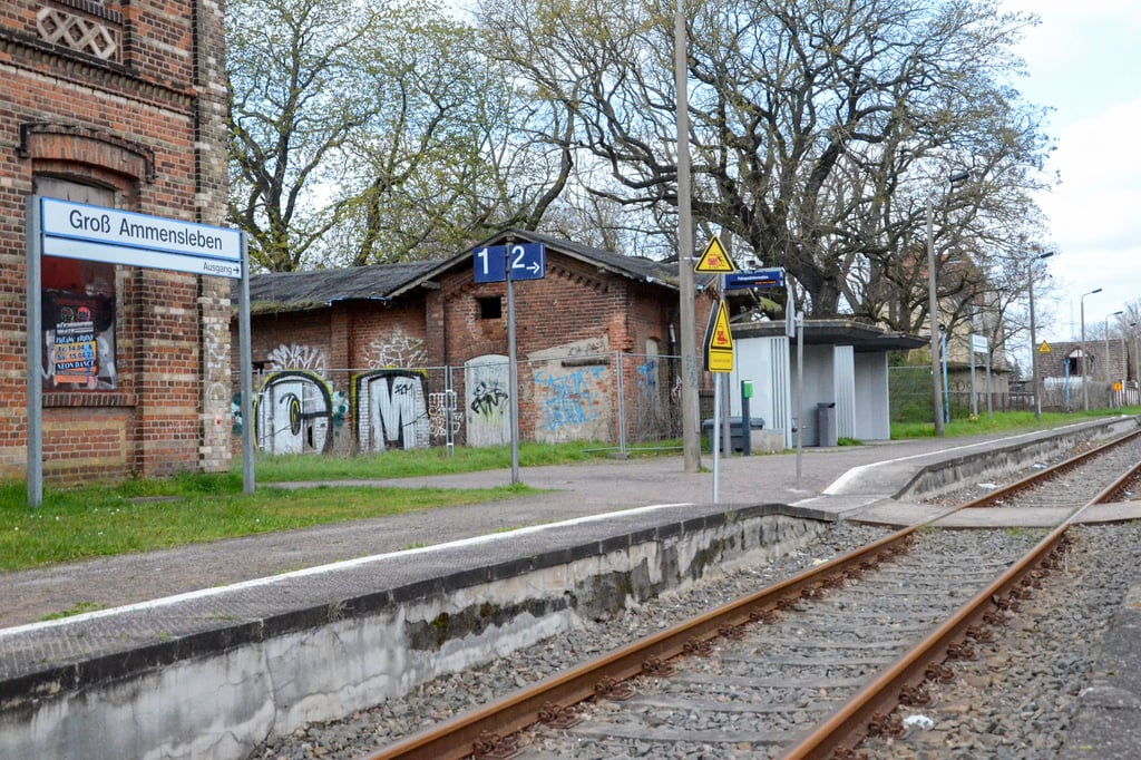 Die Bahnstrecke zwischen Magdeburg und Haldensleben kann aktuell von Abellio nur teilweise befahren werden, weil die DB das Stellwerk in Groß Ammensleben nicht besetzen kann.