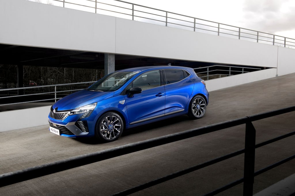 Aufgefrischt: Renault hat dem kleinen Clio ein Facelift spendiert und bietet nun auch einen Hybridantrieb an.