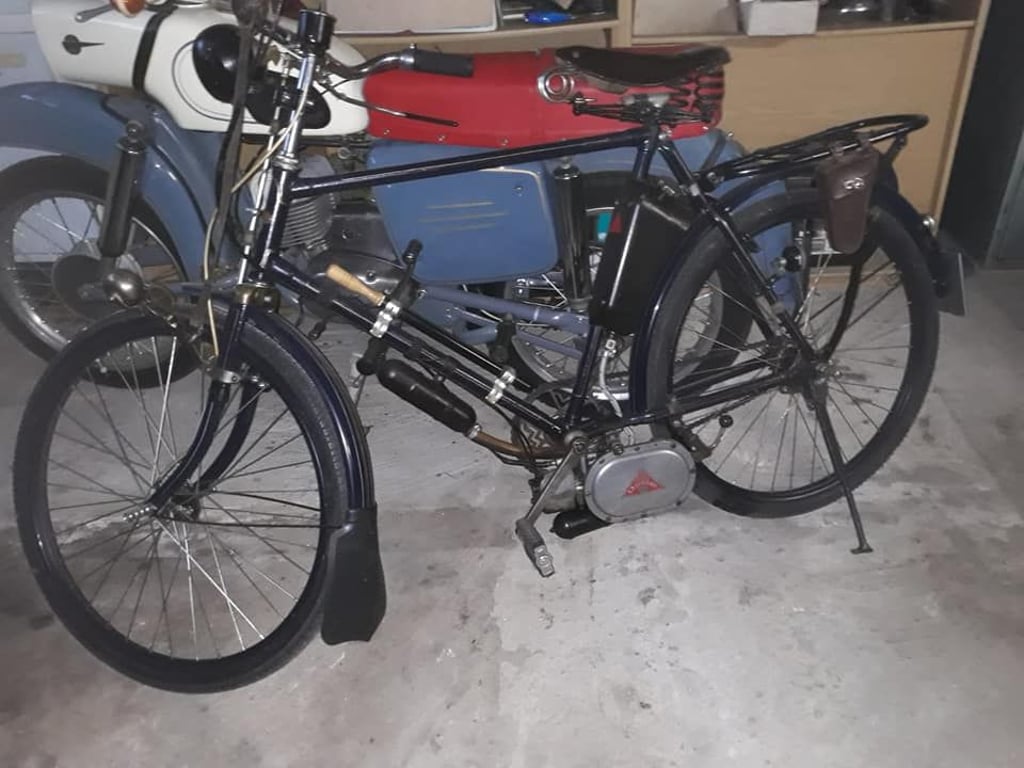Unter den gestohlenen Objekten auch ein ganz seltenes Fahrrad mit Dieselmotor aus der Nachkriegszeit.