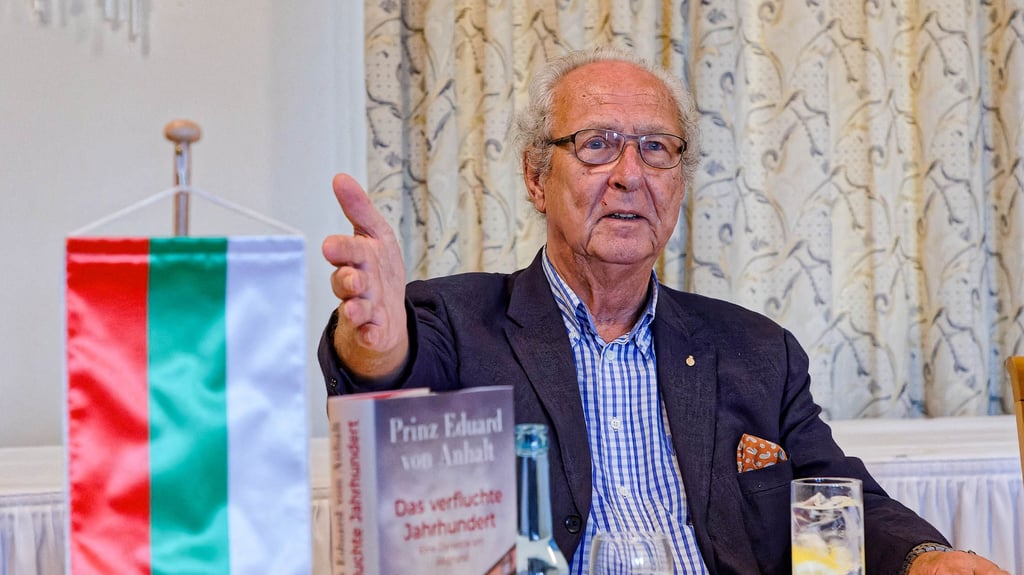 Die Welt des Hochadels Prinz Eduard von Anhalt stellt in Bräsen sein