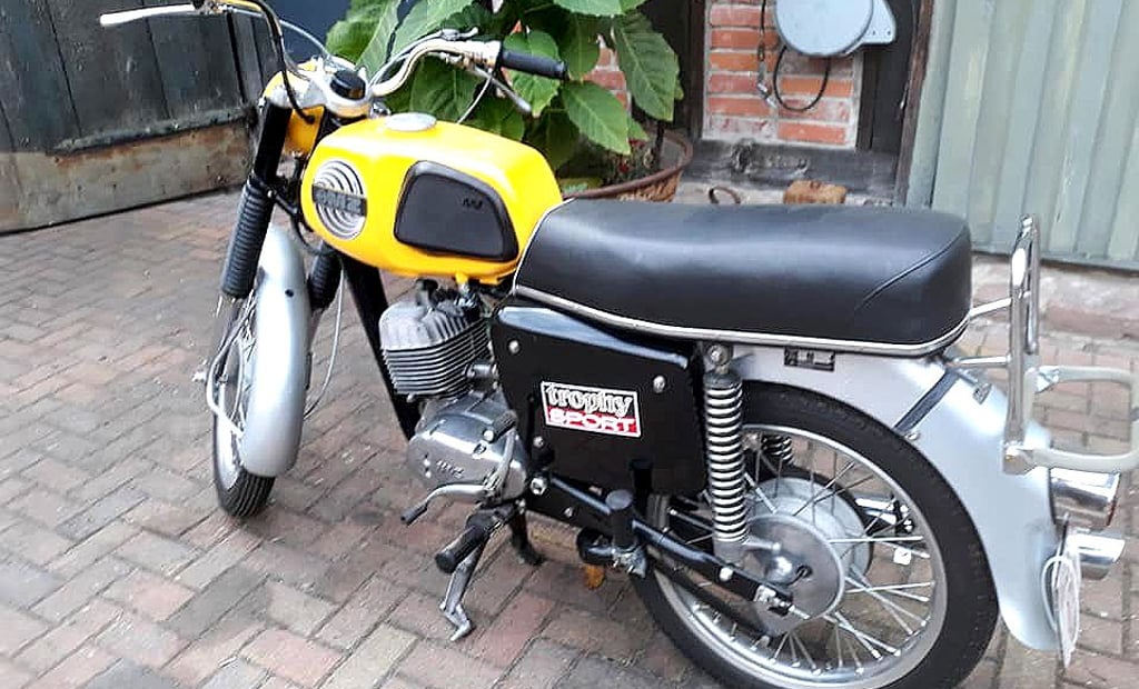 Die Täter stahlen mehrere MZ 150 ES und ETS sowie Simson SR4-2 Star und S 51. Darunter auch diese seltene gelbe ETZ.