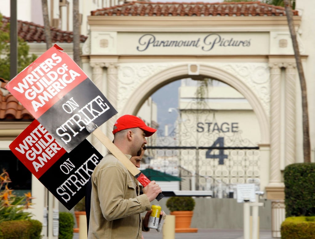 Streikende Film- und Fernsehautoren demonstrieren am 23. Januar 2008 vor den Paramount Studios in Los Angeles.
