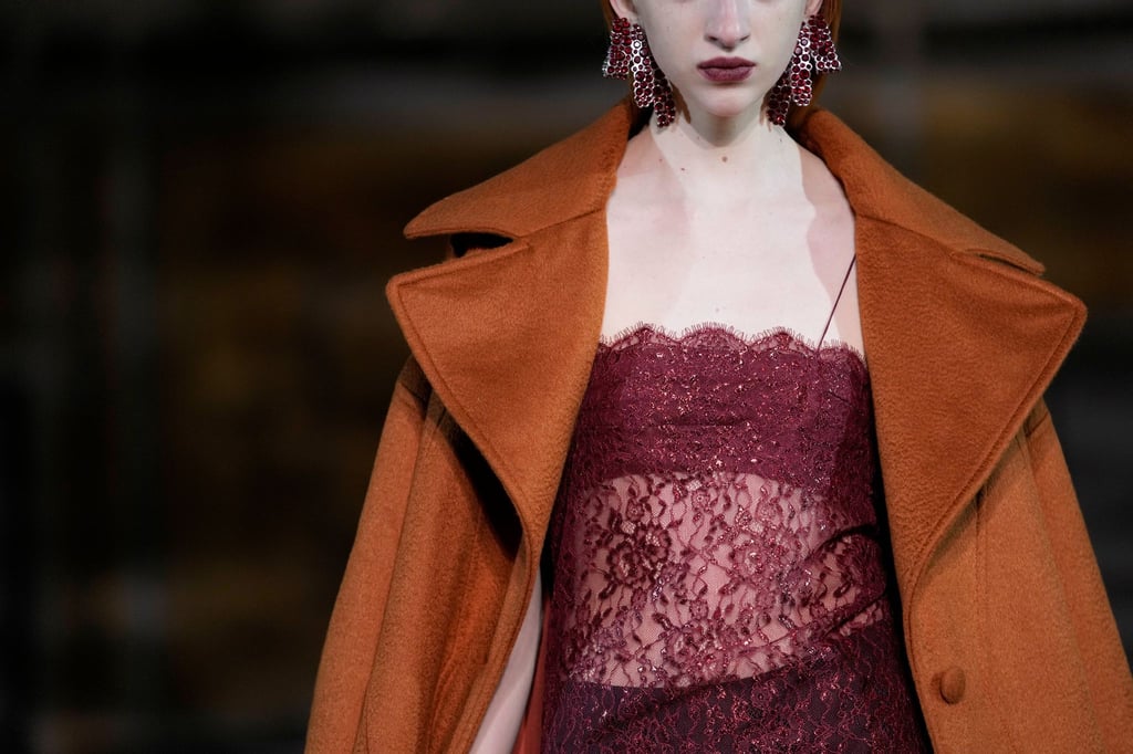 Ein Model präsentiert eine Kreation von Prabal Gurung im Rahmen der New York Fashion Week. Aktuell sind wieder überwiegend sehr dünne Models auf den Laufstegen zu sehen.