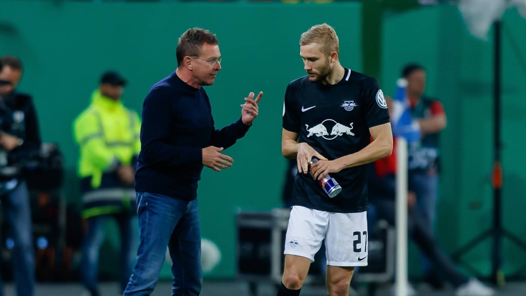 Ein Bild aus alten RB-Tagen: Konrad Laimer (r.) und Trainer Ralf Rangnick im Jahr 2019.