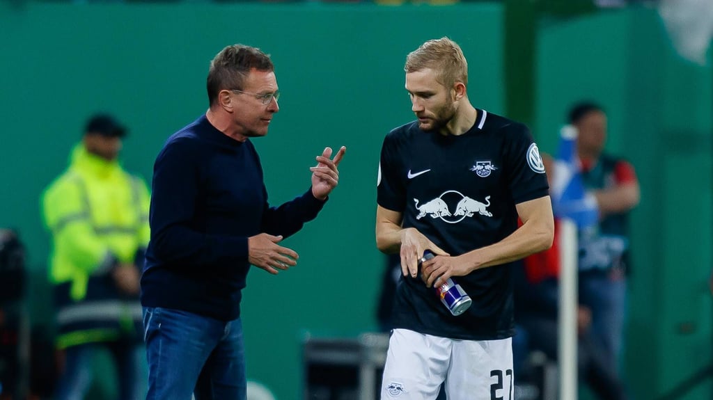 Ein Bild aus alten RB-Tagen: Konrad Laimer (r.) und Trainer Ralf Rangnick im Jahr 2019.