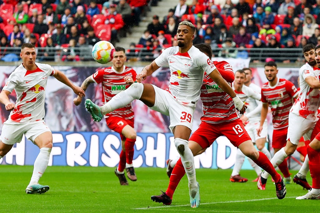 Benjamin Henrichs im Spiel gegen den FC Augsburg.