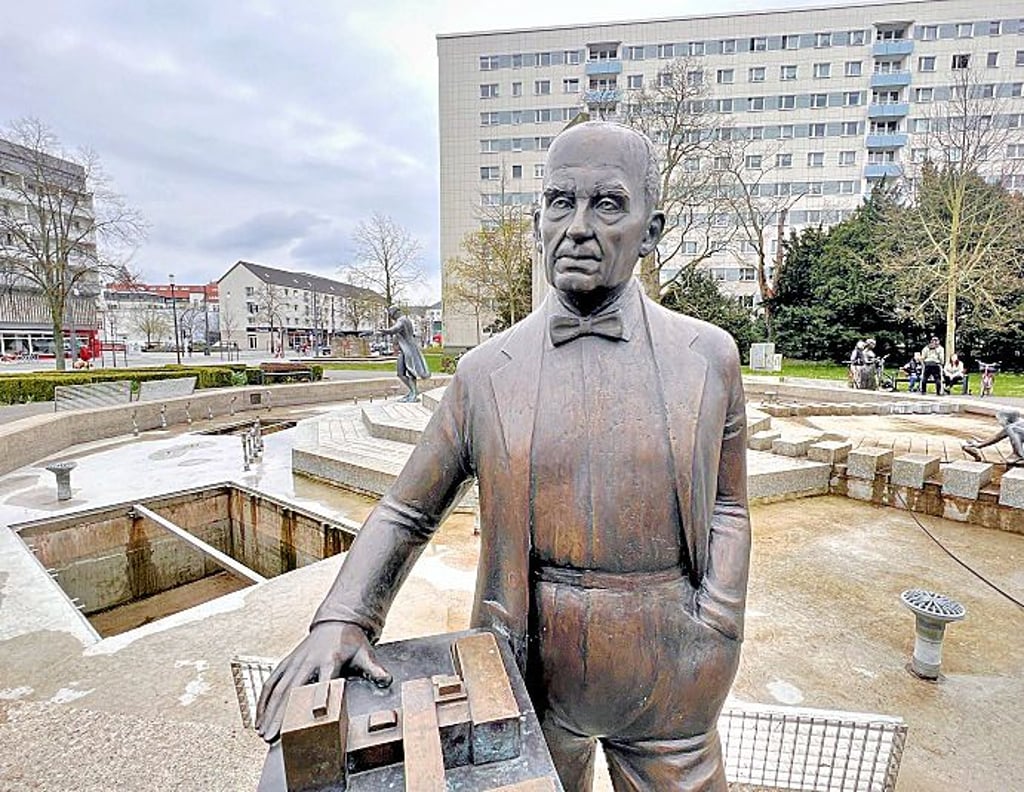 Walter Gropius war die erste historische Figur, die sich zum „Stadtgespräch“ gesellte.