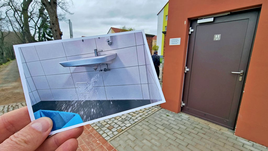 Vor ein paar Tagen haben Unbekannte ein Ventil unter dem Waschbecken der neuen Friedhofstoilette abmontiert und mitgenommen und so die Toilette geflutet.