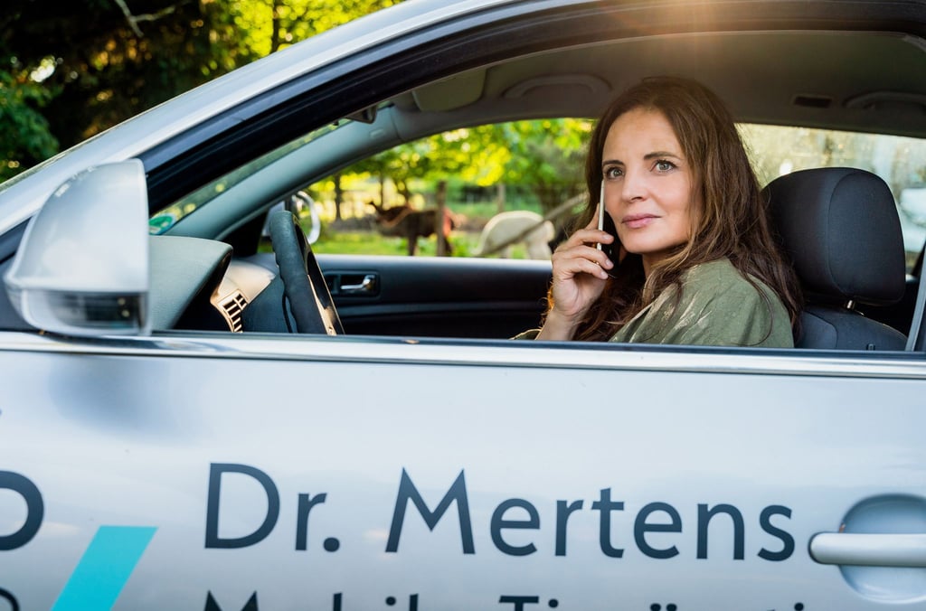 Mittlerweile mobil unterwegs: die freie Tierärztin Dr. Susanne Mertens (Elisabeth Lanz).