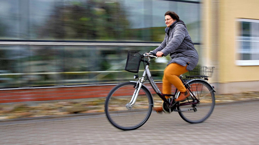 Katrin Menzel ist überall auf dem Institutsgelände mit dem Fahrrad zu sehen. Für sie der schnellste Weg bei Abstimmungen.