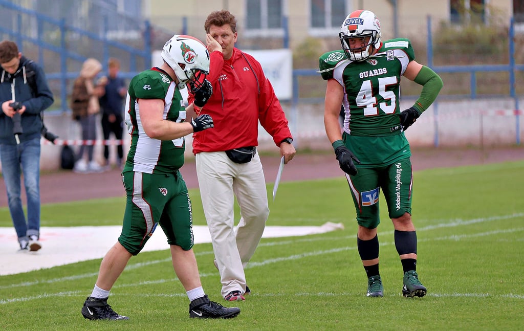 Schon unter der Regie von Harald Voelkel (Mitte) übernahm Bernhard Filipiak (r.) einige Aufgaben im Coaching. Seit dem Winter ist der 39-Jährige offiziell einer von zwei Trainern der Virgin Guards.