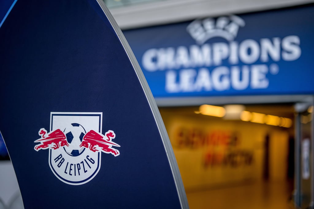 RB Leipzig und drei andere Teams kämpfen um zwei Plätze hinter Dortmund und Bayern.