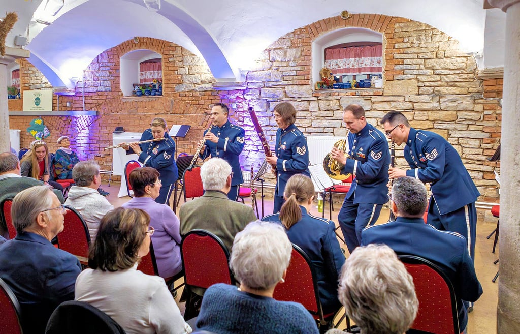 Am Dienstag gastierte das Holzbläserquintett der US-Air-Forces in Europa im Weingut Triebe in Würchwitz.