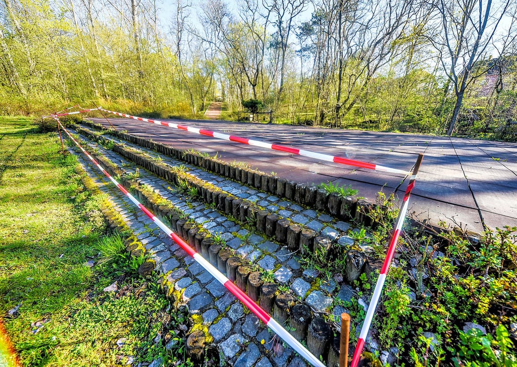 Seit vielen Jahren ist die Südparkbühne wegen der bestehenden Verletzungsgefahr gesperrt.
