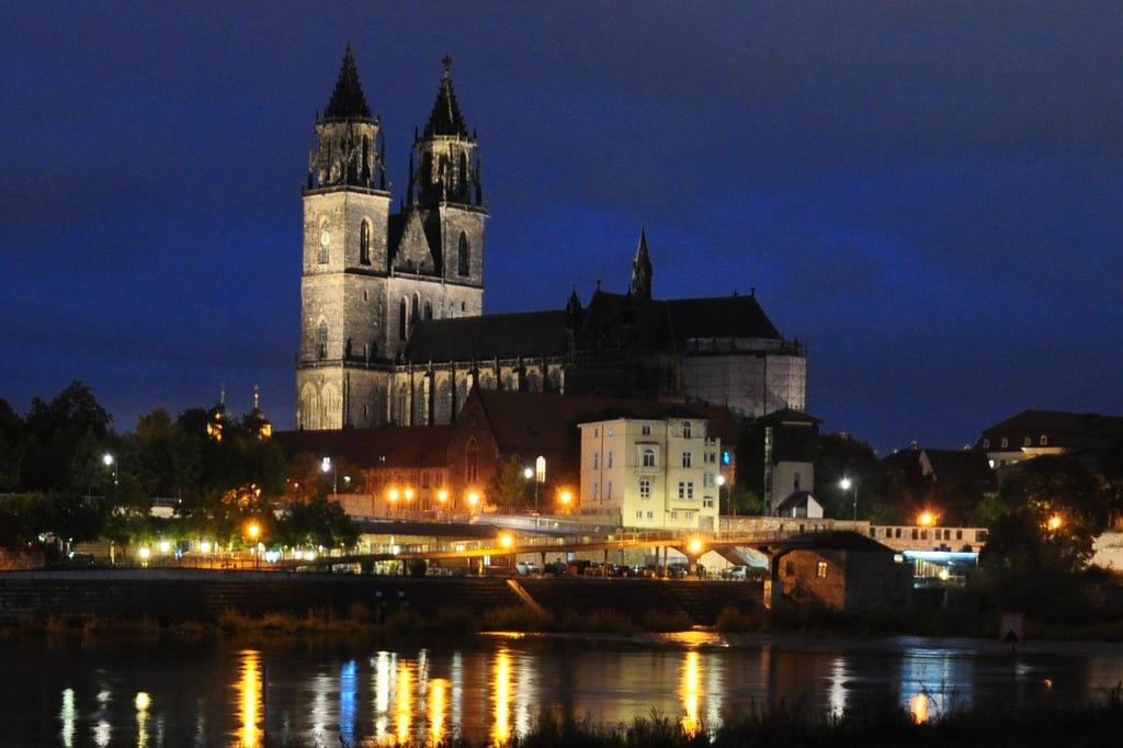 Städtische Gebäude in Sachsen-Anhalt dürfen wieder beleuchtet werden. Der Magdeburger Dom soll ab Mai wieder angestrahlt werden.