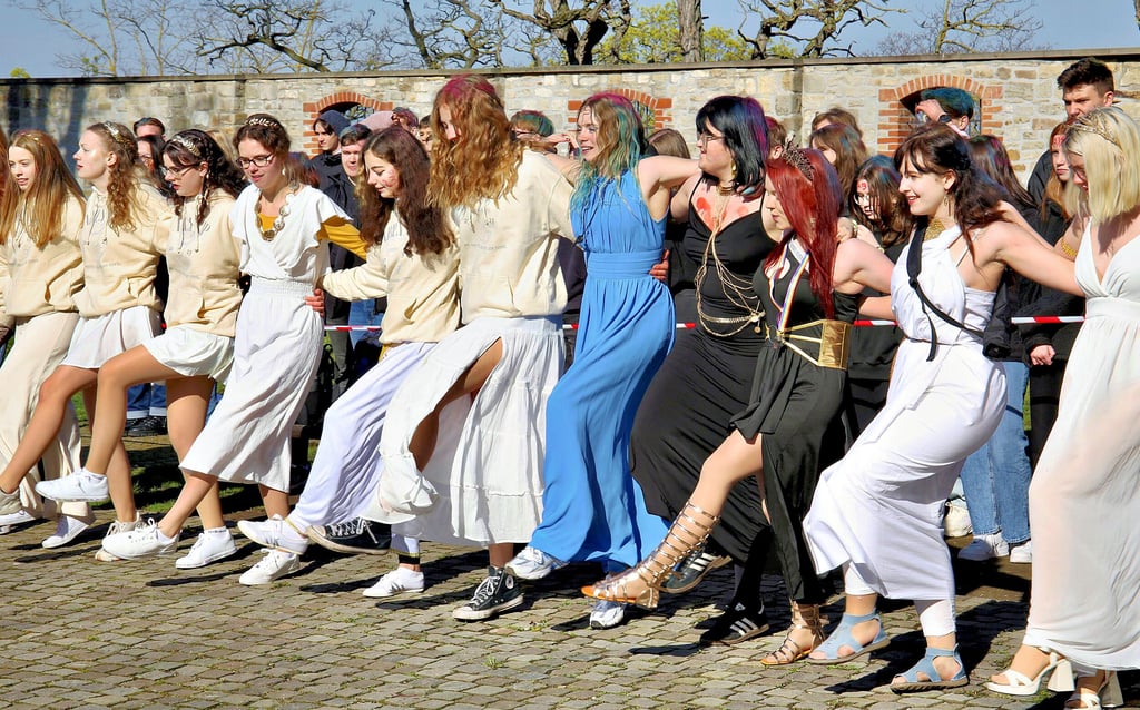 Mehr als 60 Schüler feierten am Gymnasium Carolinum in Bernburg ihren letzten Schultag mit den „Carolympischen Spielen“.