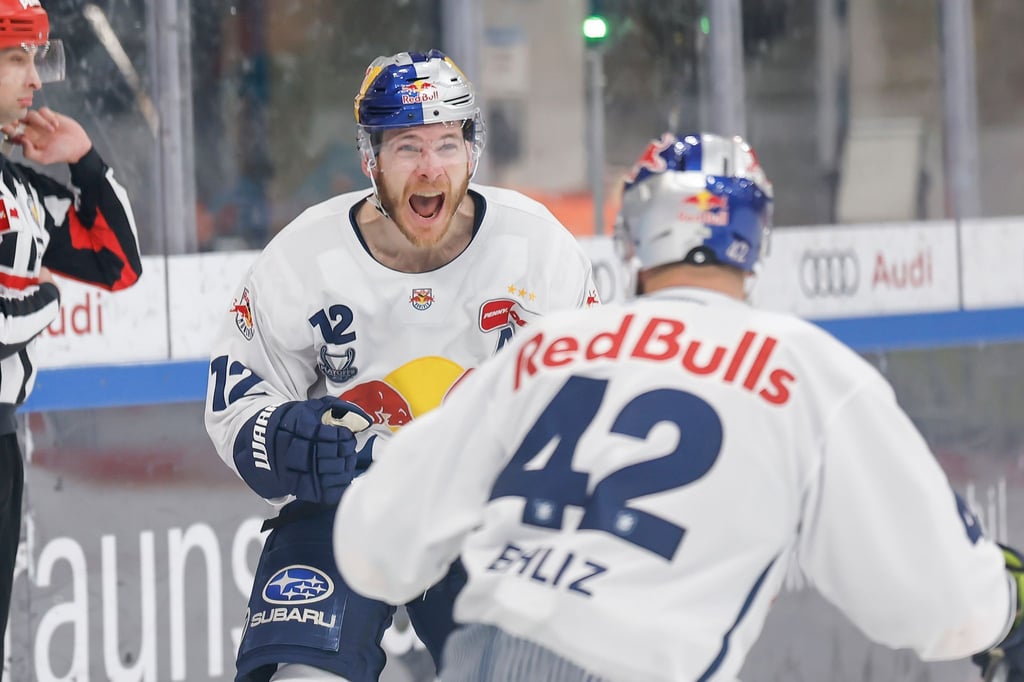 Benjamin Smith (l) und den EHC Red Bull München brauchen noch einen Sieg zum DEL-Titel.