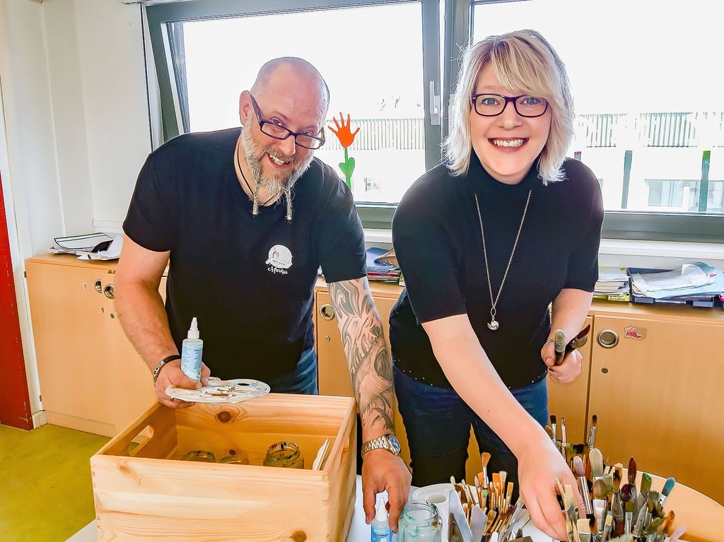 Kunstprojekt in der Anhaltschule in Bitterfeld – das Künstlerehepaar Tanja und Markus Eberhardt aus Roitzsch mischt mit.