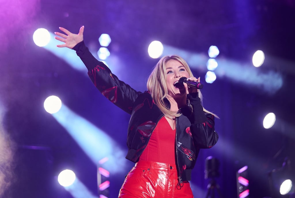 Beatrice Egli steht während des Charity-Nachwuchs-Konzertes „All Hands on Deck“ in der Mercedes-Benz-Arena auf der Bühne.