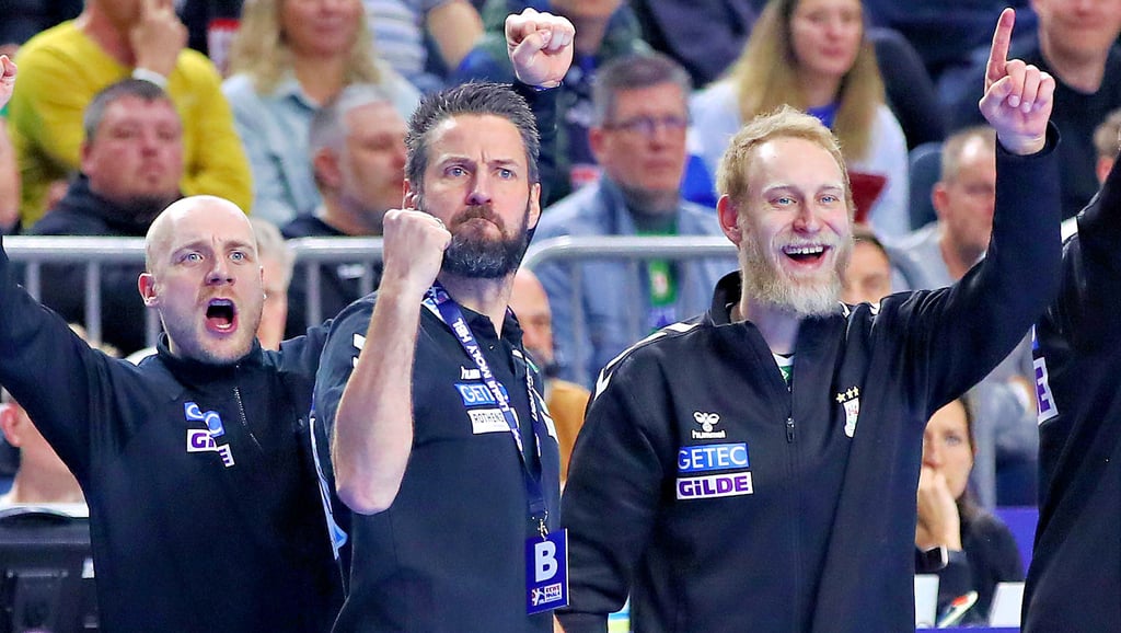 So wollen die SCM-Fans Daniel Pettersson, Bennet Wiegert, Matthias Musche (v. l.) und Co. morgen gegen Hannover-Burgdorf wieder jubeln sehen.