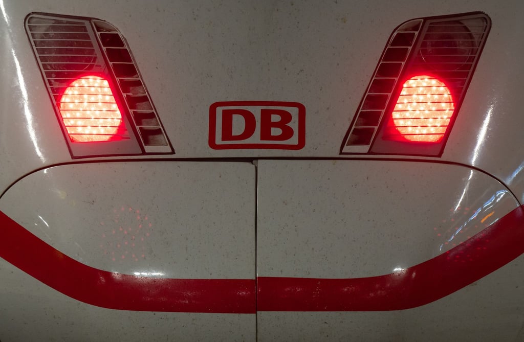 Die Monopolkommission berät die Bundesregierung in Wettbewerbsfragen. Nun hat sie vorgeschlagen die Deutsche Bahn aufzuspalten.