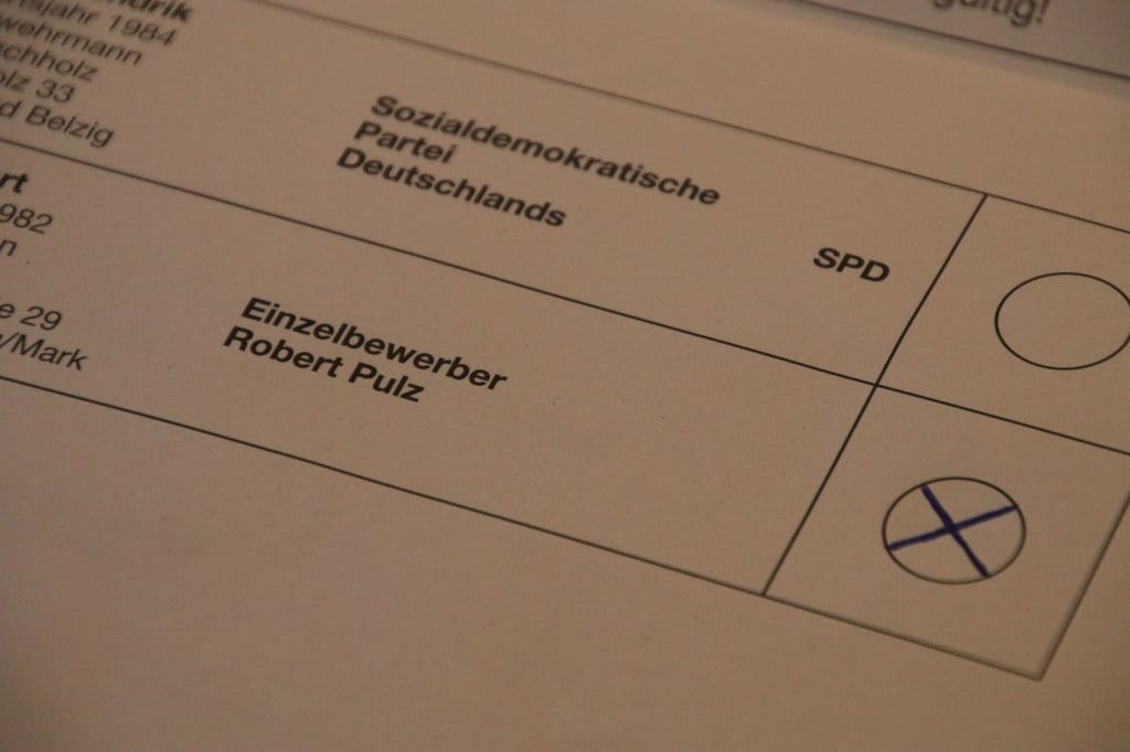 Ein Wahlzettel mit dem Kreuz bei Robert Pulz.