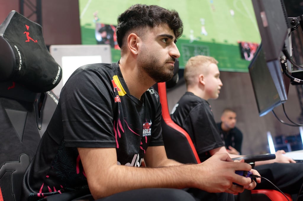 RBLZ_Umut (vorne) und RBLZ_Vejrgang sind unter den besten Acht bei der eChampions League in FIFA 23.