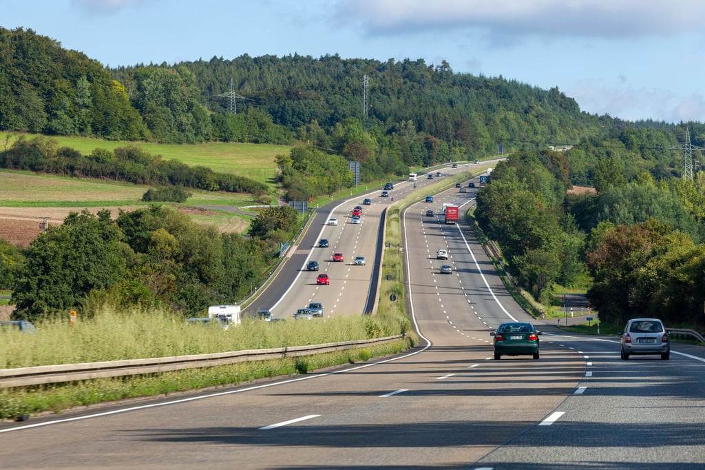 Der Tote ist auf der Autobahn 7 bei Kirchheim entdeckt worden.