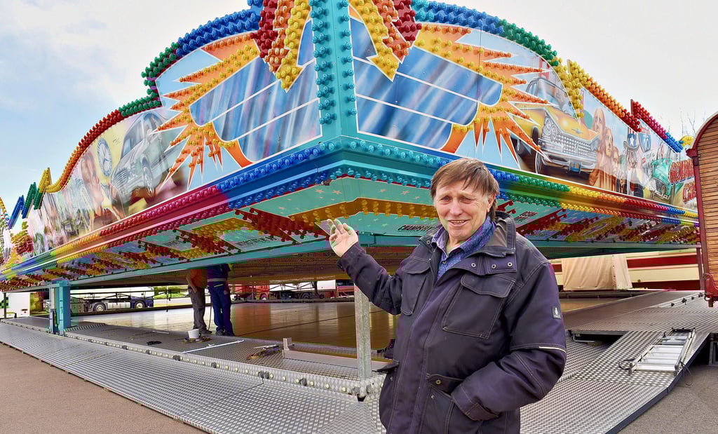 Werner Meyer gehört seit Jahrzehnten zum Inventar der Wiese. Er verkauft jetzt seinen 1997 angeschafften Autoscooter nach Leipzig.