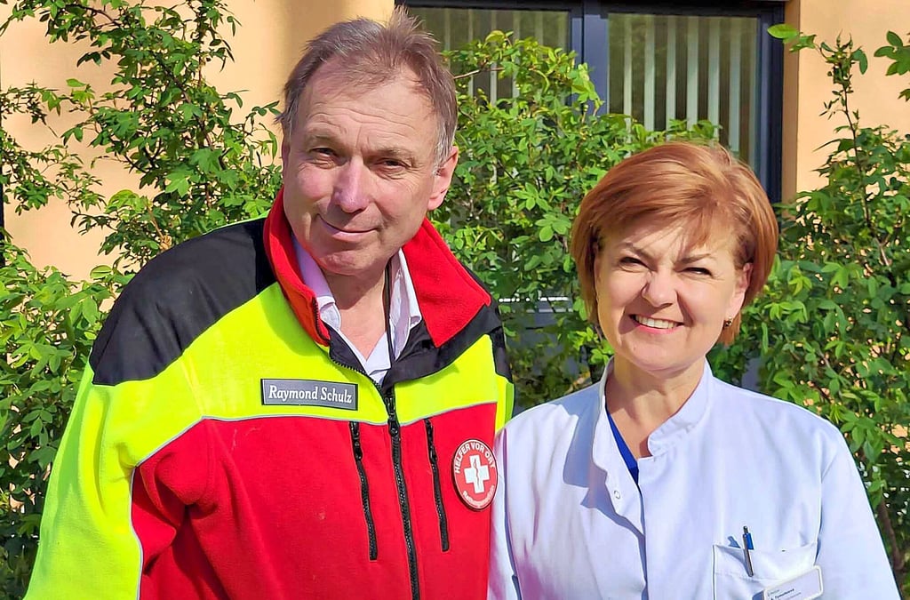 Raymond Schulz und Ärztin Svitlana Tymofeieva