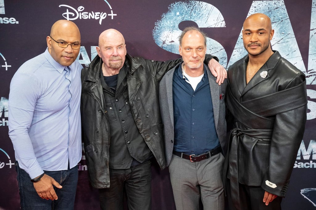 Samuel Meffire, Protagonist (v.l.n.r.), Heinz Eggert, ehemaliger sächsischer Staatsminister für Innern und die Schauspieler Martin Brambach und Malick Bauer auf der Deutschlandpremiere der Serie „Sam, ein Sachse“ im Kino International.