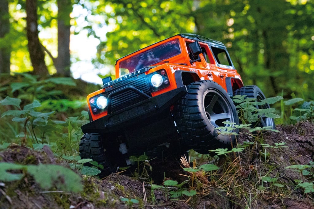 RC-Cars gibt es in vielen Größen und Formen, darunter auch solche nach originalen Vorbildern wie etwa diesen Land Rover Defender.