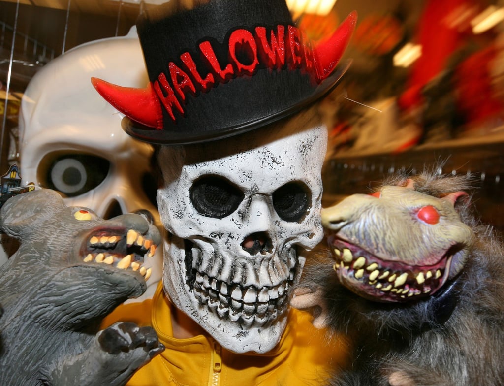 Masken, wie diese, sind an Halloween sehr beliebt.