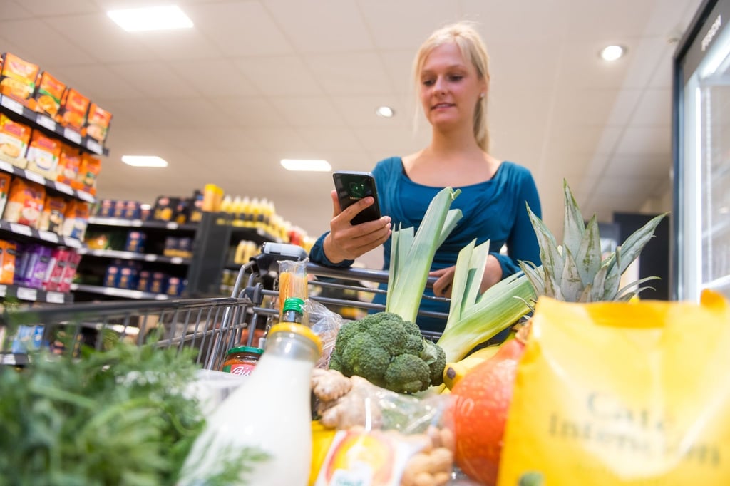 Was kaufe ich denn heute? Bei der Schnäppchensuche im Supermarkt können Preisvergleich-Apps helfen.
