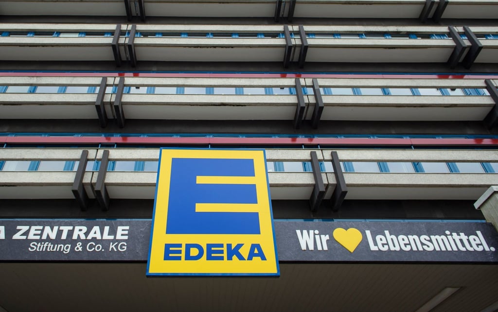Edeka hat eigenen Aussagen zufolge bei vier Konzernen teilweise einen Bestellstopp verhängt, um den Druck zu erhöhen.