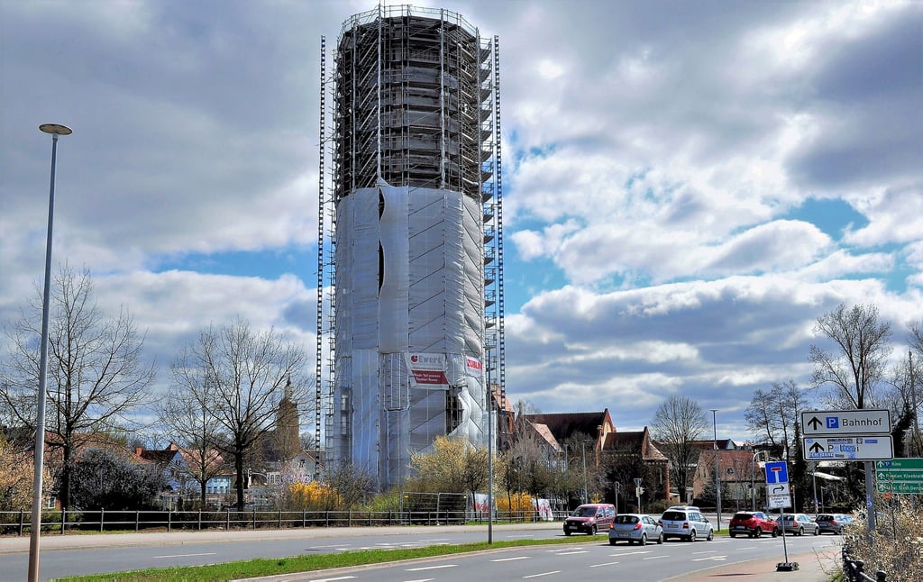 Bis August wird nichts am Wasserturm passieren. Zur Betonkrebs-Problematik sind tiefergehende Untersuchungen in Auftrag gegeben worden.
