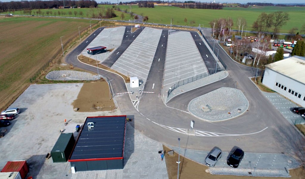 Die Park-Your-Truck GmbH hat am Freitag einen neuen Sicherheitsparkplatz in Göda bei Bautzen eröffnet.