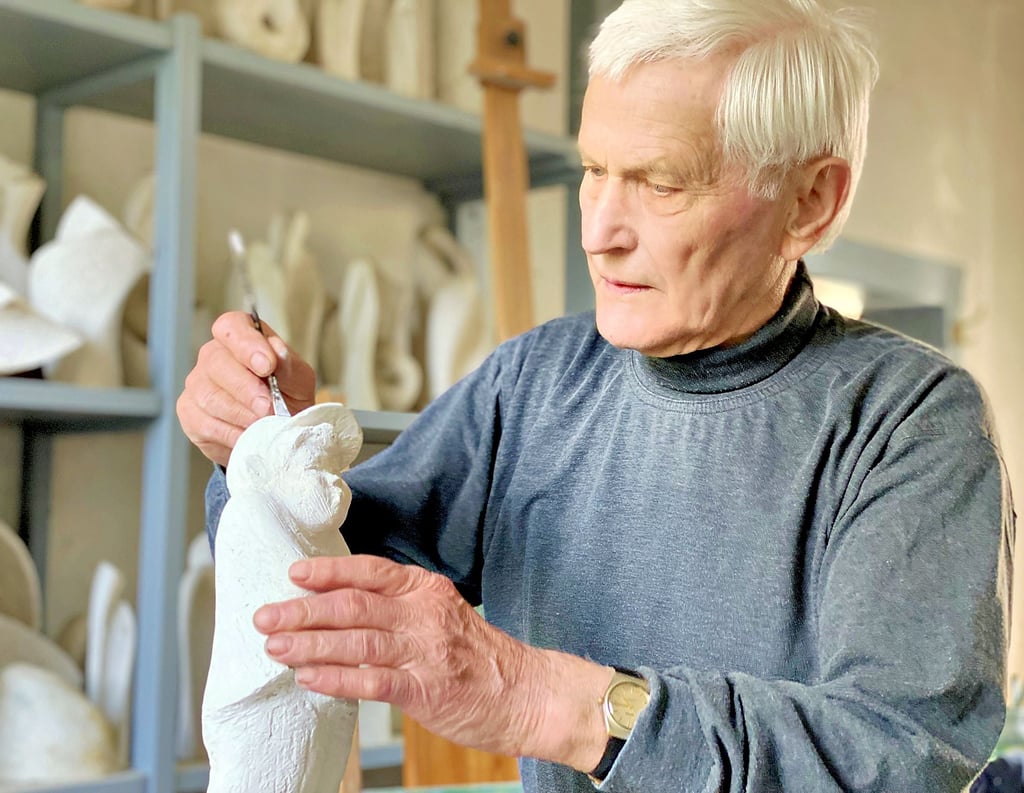 Klaus Kuhrmann während der Arbeit in seinem Atelier in Jessen