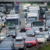 Nach einem Unfall auf der A14 zwischen Schönebeck und Magdeburg-Reform gibt es einen langen Stau. Symbolbild: