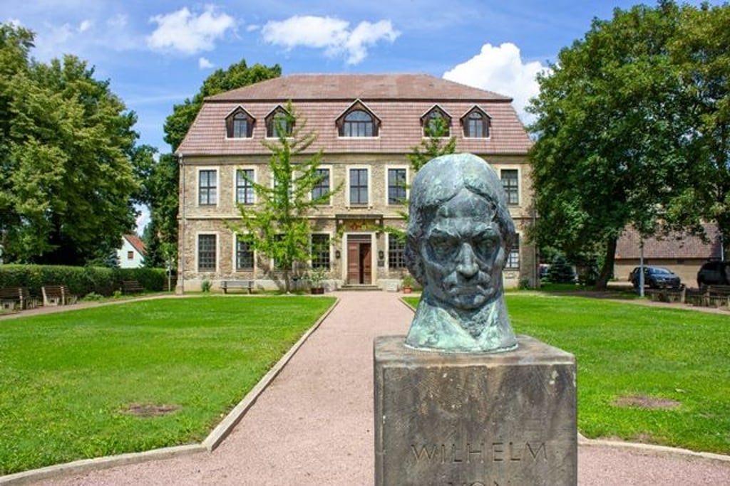 Symbolfoto - Blick auf das Humboldt-Schloss Hettstedt.