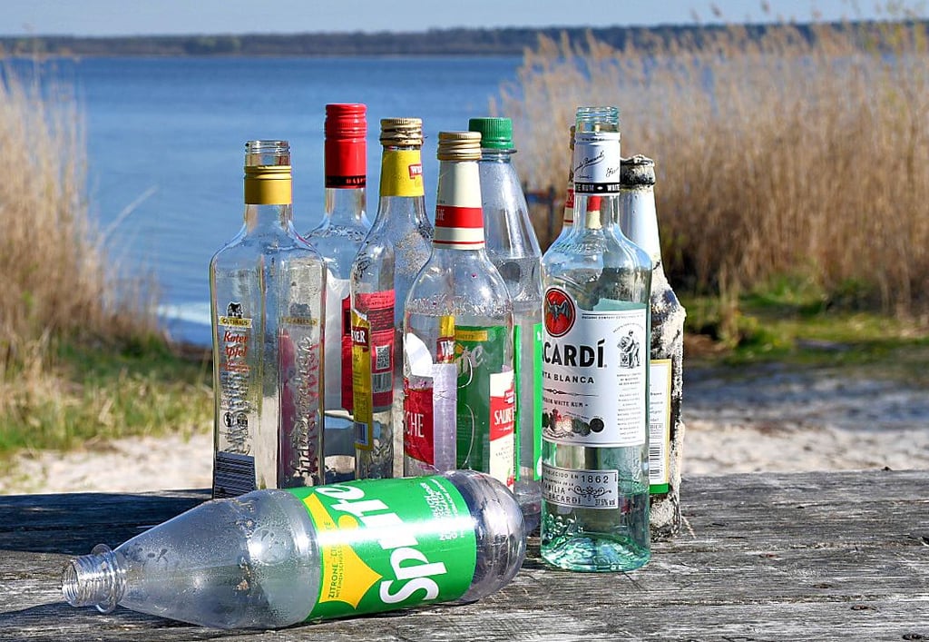 Kein schöner Seeblick: Nach Partynächten bleiben immer wieder Alkohol- und weitere Flaschen liegen.