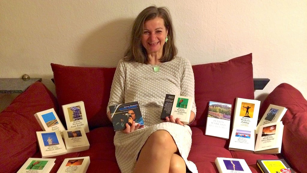 Bekannt wurde die literarische Übersetzerin Michaela Prinzinger durch die Übersetzungen der Kriminalromane von Petros Markaris, dessen Inspektor Kostas Charitos in Athen ermittelt.